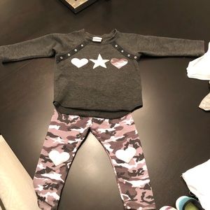 Random Heart 2pc set. 2T